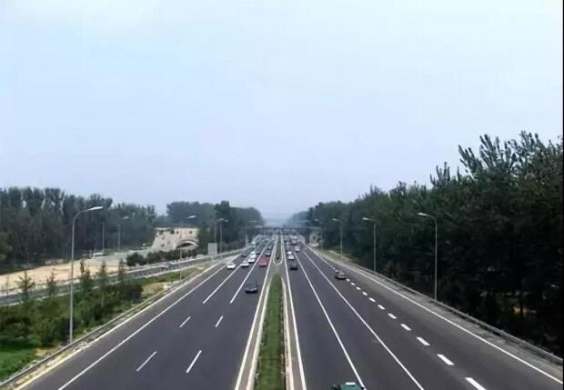 中止性踩油门的操作，，，，，，能让我们在行驶时省油吗？？？？